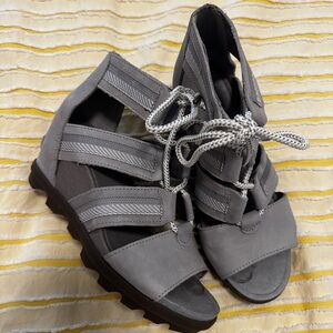 Sorel Women's Gray Strappy Sandals sz 8 Joanie II